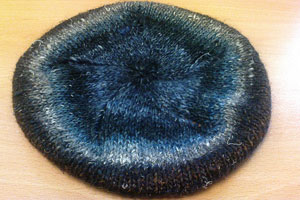 A blue and grey Pentas beret hat